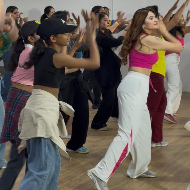 Full studio group class
